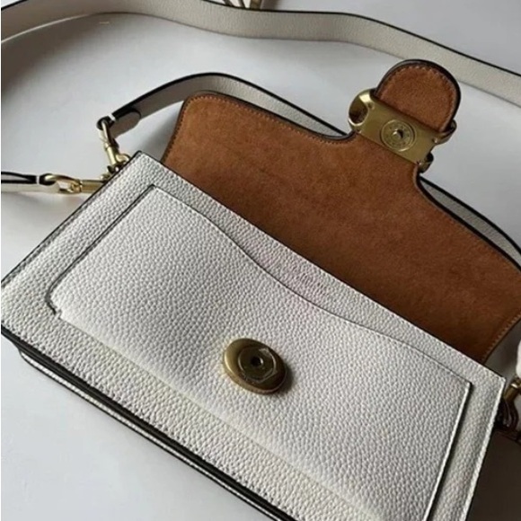 Chic Cream Crossbody Bag with Gold Accent🌥️🌥️ - Picture 6 of 6